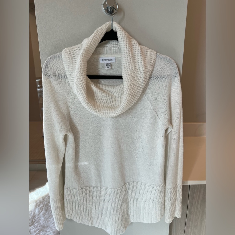Calvin Klein winter cream cowl neck long sleeve sweater. Size XS
